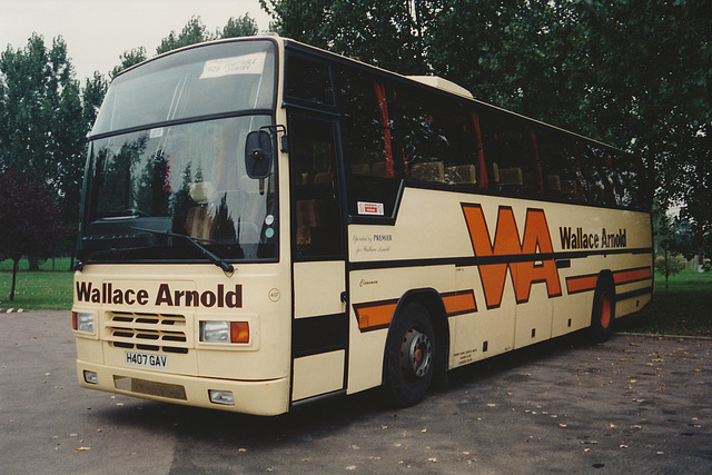 407/01 Premier Travel Services (Cambus Holdings) H407 GAV at The Smoke House Inn, Beck Row - Late Sep 1994