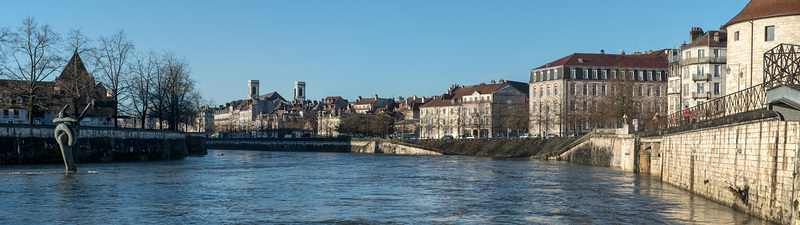 BESANCON: Panoramique su quai de Strasbourg.