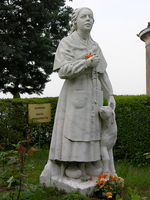 Bernadetta am Kloster Santuario della Madonna di Lourdes