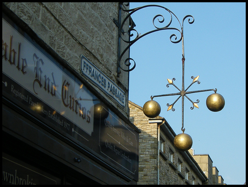 three balls pawn shop sign