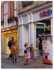 124 Une rue bien animée.