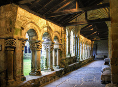 Claustro românico da Colegiada de Santa Juliana