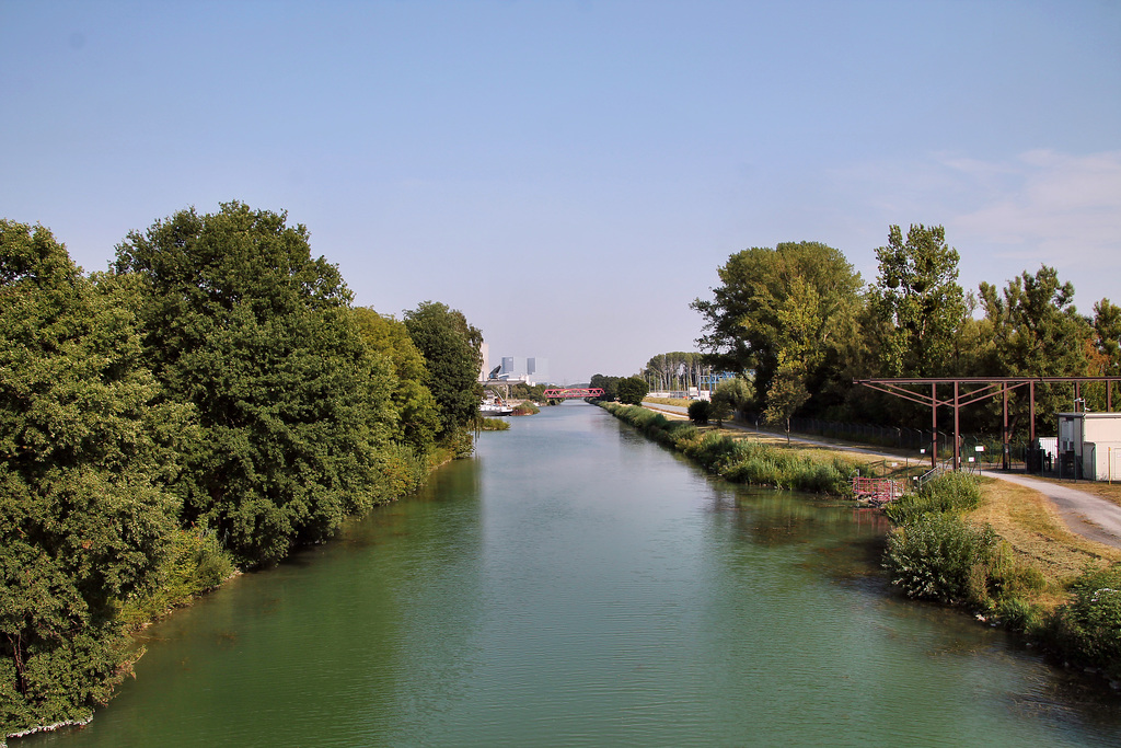 Der Datteln-Hamm-Kanal von der Brücke Auf dem Südfelde aus (Hamm-Uentrop) / 20.07.2022