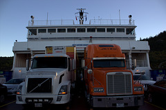 Quebec, Baie-Sainte-Catherine, Volvo VNL & Freightliner Columbia