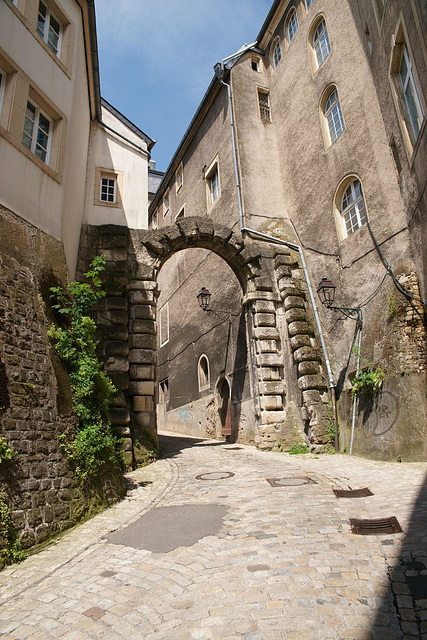 Archway On Rue Large