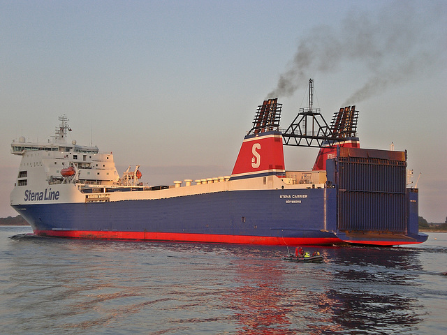 Die Fähre STENA CARRIER, verlässt Travemünde in richtung Schweden