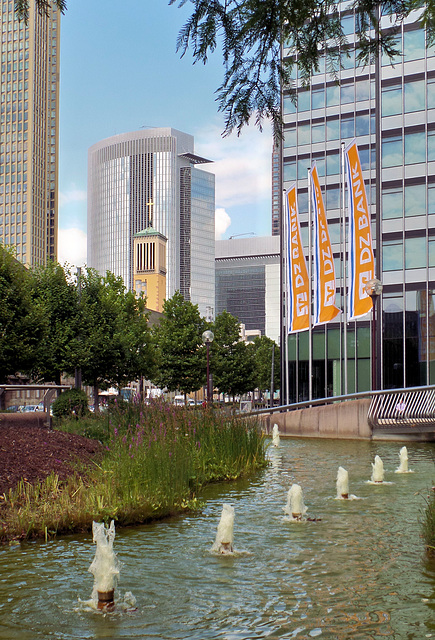 Frankfurt: DZ-Bank am Platz der Republik *)