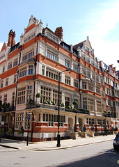 Edwardian Apartment Block, on the corner of Aldford Street and Park Street, Mayfair, Westminster, London