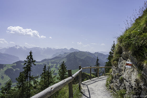 Wanderweg am Stanserhorn (© Buelipix)