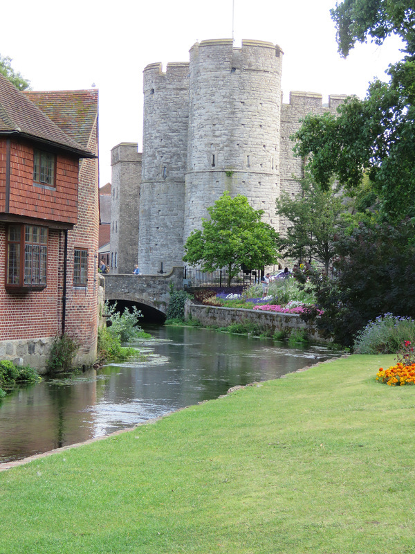 west gate, canterbury  c14 town gate built 1380 with early gunports