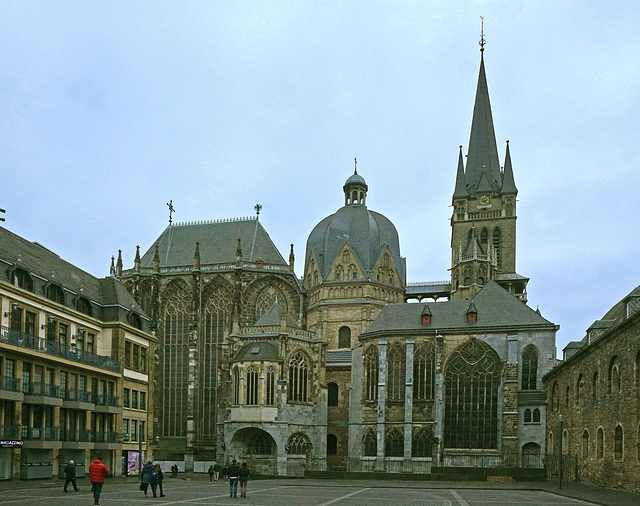 Katschhof mit Dom