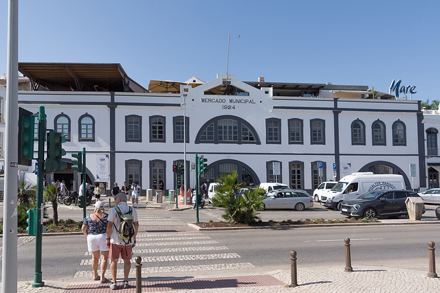 Markthalle in Lagos ... P.i.P. (© Buelipix)