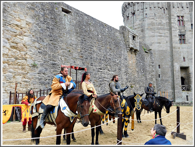 L'honneur courtois au pied du donjon à Dinan