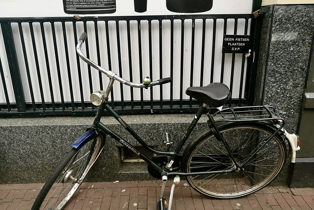 Amsterdam 2019 – Do not place bicycles here