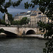 Le pont de la Tournelle , sous le ciel de Paris .
