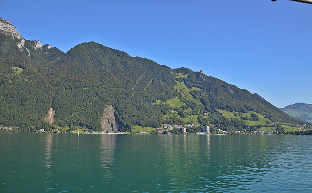 Blick über den See nach Brunnen