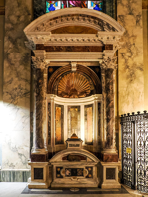 Abbazia delle Tre Fontane. Cappella del primo rimbalzo della testa di San Paolo.