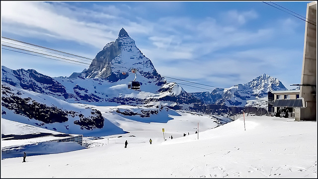 Zermatt : la funivia ad aggancio automatico sale verso il Monte Rosa