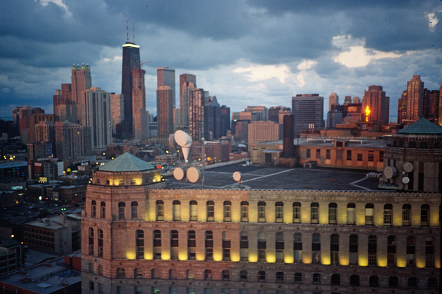 Merchandise Mart & Chicago Skyline