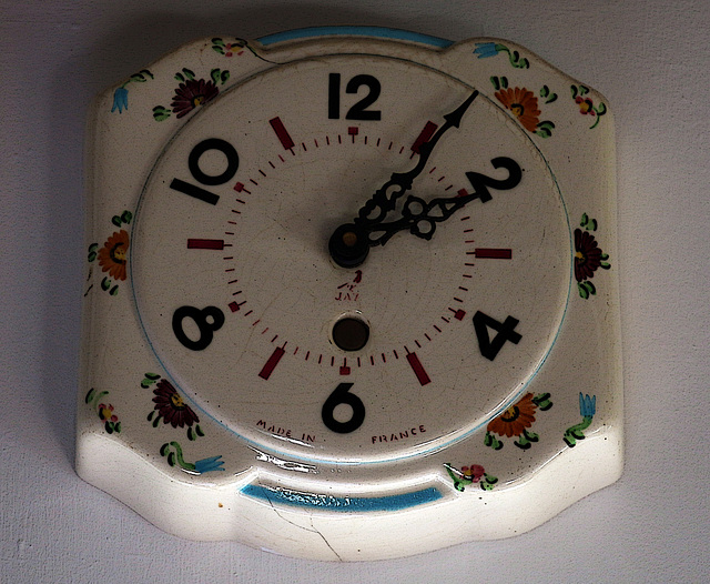 Ancienne horloge murale , en céramique