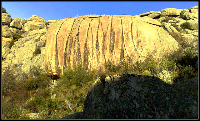 Sierra de La Cabrera. Gashed rock.