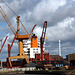 Containerschiff zu Wartungsarbeiten im Dock