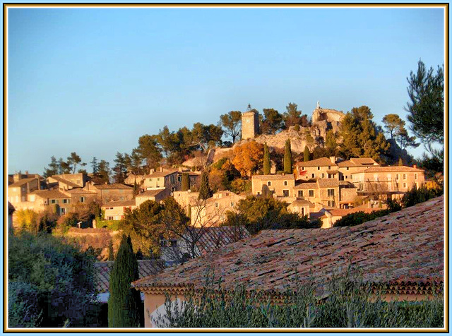 Coucher de soleil sur le village d'Eyguières, Sunset on the village of Eyguières