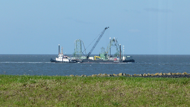 Bagger im Schlepp