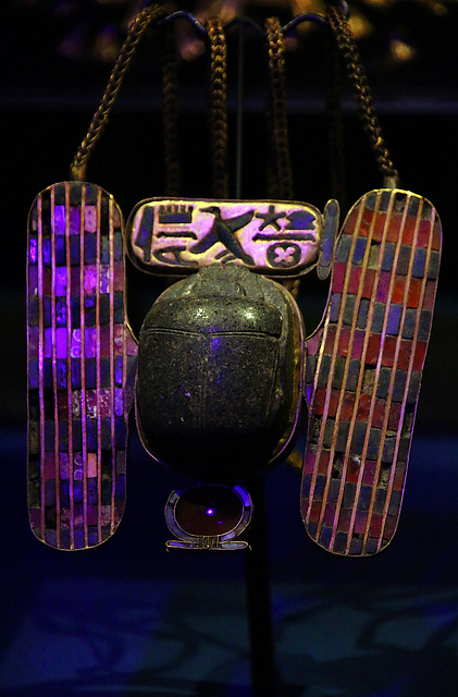 Le pectoral au scarabée ailé de Psousennès - Expo Ramsès II à la Villette .