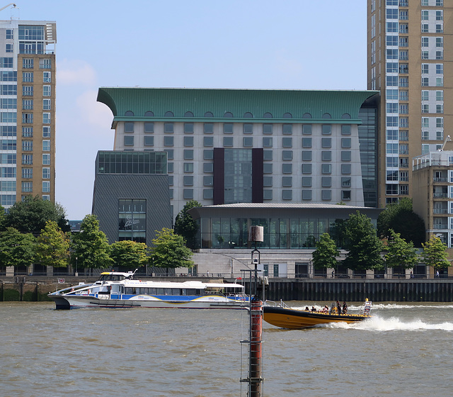 Canary Riverside Plaza