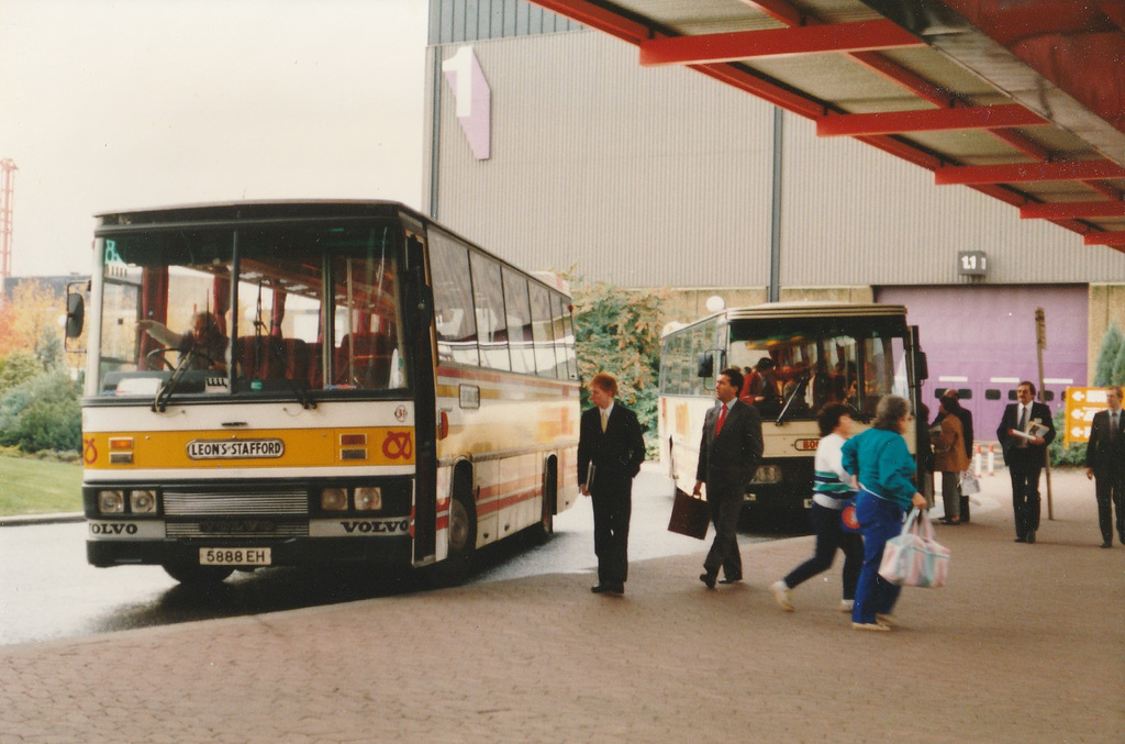 Leons Coaches 31 (5888 EH) (EWK 450T) and L F Bowen KJW 68W at the N.E.C. – 26 Oct 1989 (104-23)