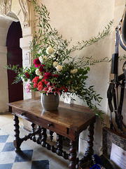 Dans le hall d’entrée du château de Brissac (49)