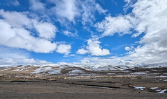 Neige et nuages blancs du Haut-Atlas