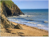 La plage au pied des falaises