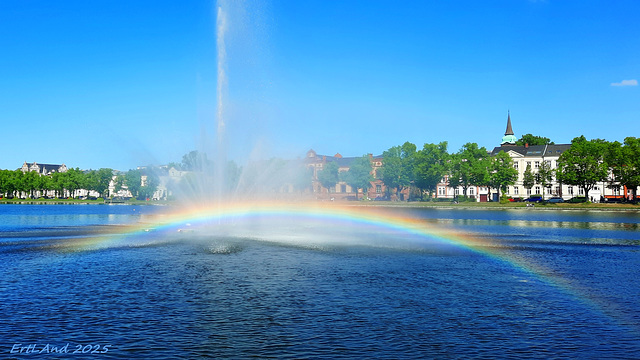 Pfaffenteichfontaine mit Regenbogen Pfaffenteichfontaine mit Regenbogen