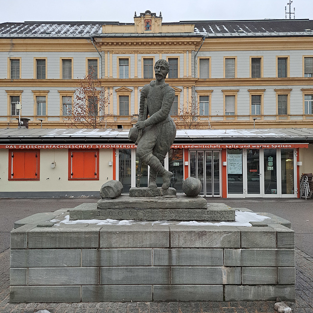 Klagenfurt, Benediktiner Platz, "Steinerner Fischer"