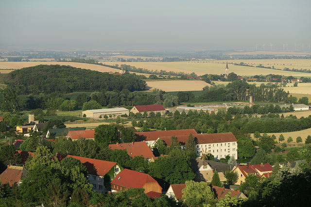 Unterm Schloss duckt sich das Dorf