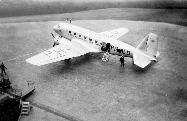 KLM 'Djalak' - PH-ALD at Croydon Airfield late1930s