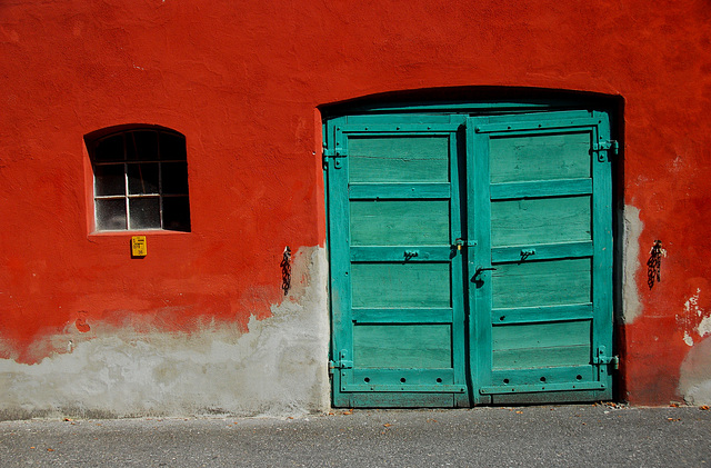 Das grüne Tor in der roten Wand