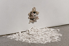 "Animatronic Mouse / Hole in a Wall" (Ryan Gander - 2019)
