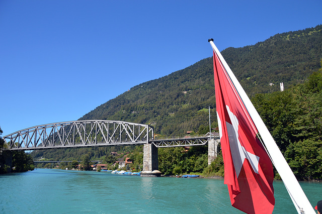 Bahnbrücke über die Aare bei Interlaken Ost