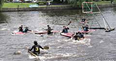 Kanu-Polo auf der Alster