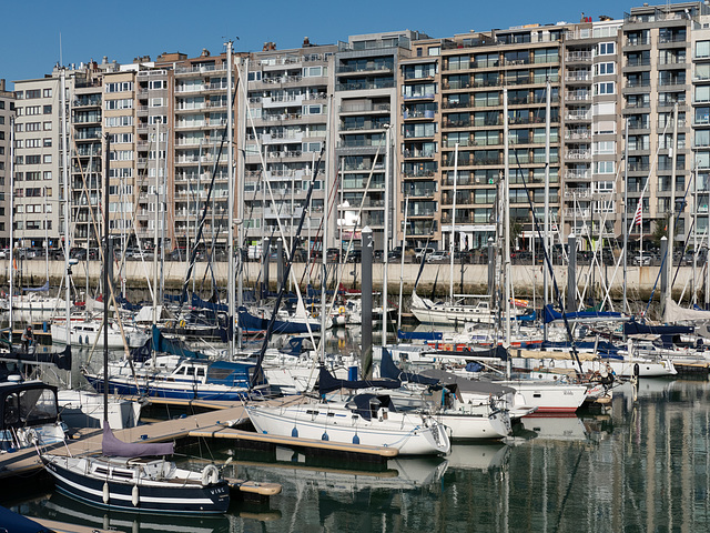 Bausünden aus Beton und Glas, mit Blick auf die Marina - Blankenberge