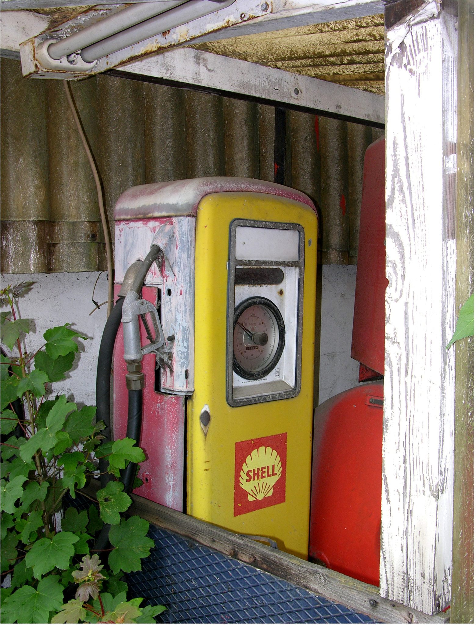 Benzin 0,43 DM je Liter.