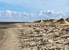 Neuer Sand für den Cuxhavener Strand (Duhnen)