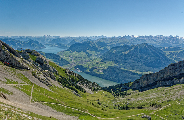 La montée se fait en 4h 30'