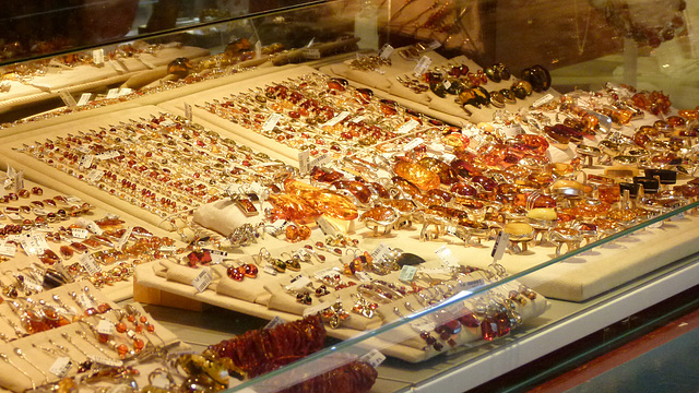 Bernsteinschmuck in der Markthalle Budapest