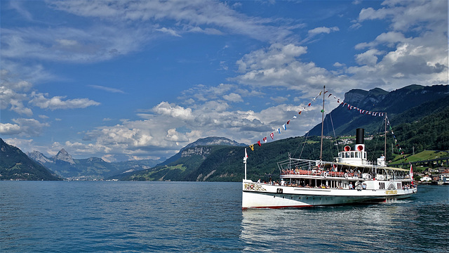 Dampfschiff "Unterwalden" vor Beckenried NW