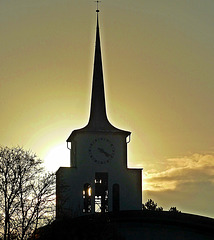 Kirchturm im Gegenlicht