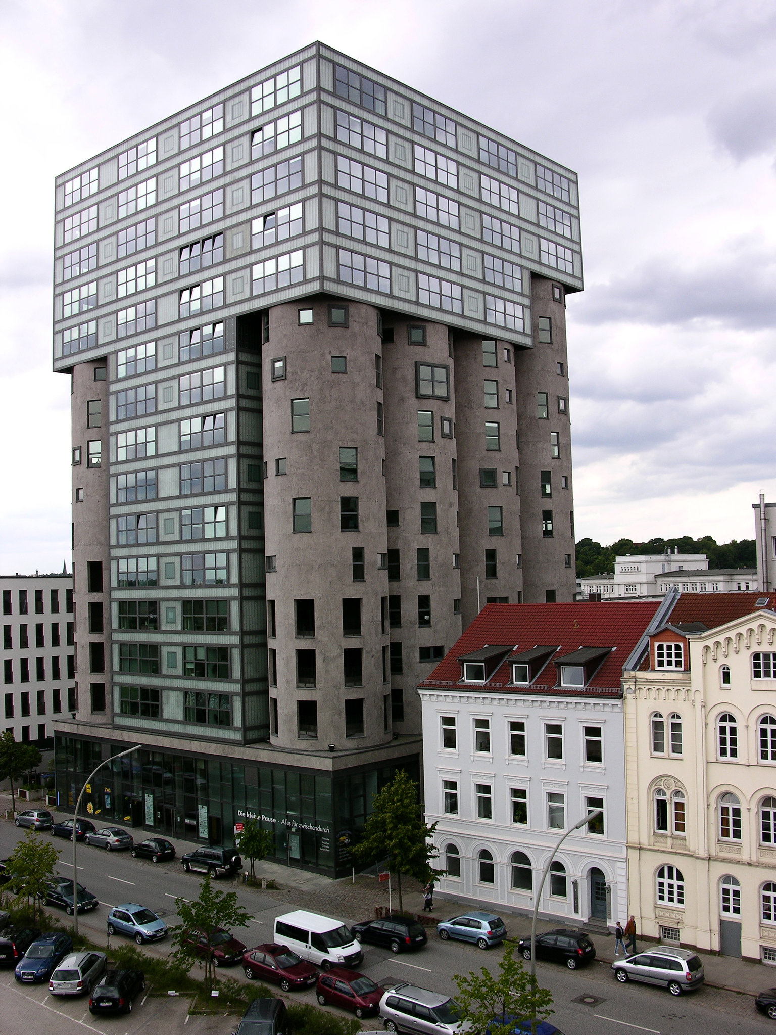 Bürogebäude neu auf alt, und alt.